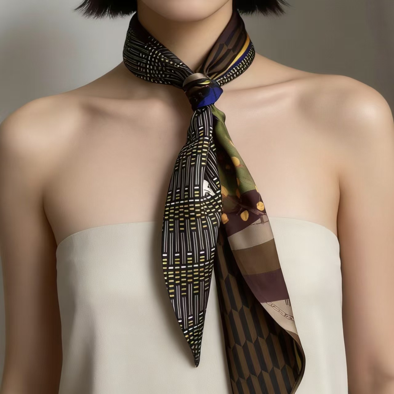 Pañuelo de seda de lujo con es - Ascot Neck Scarf reseña y precio