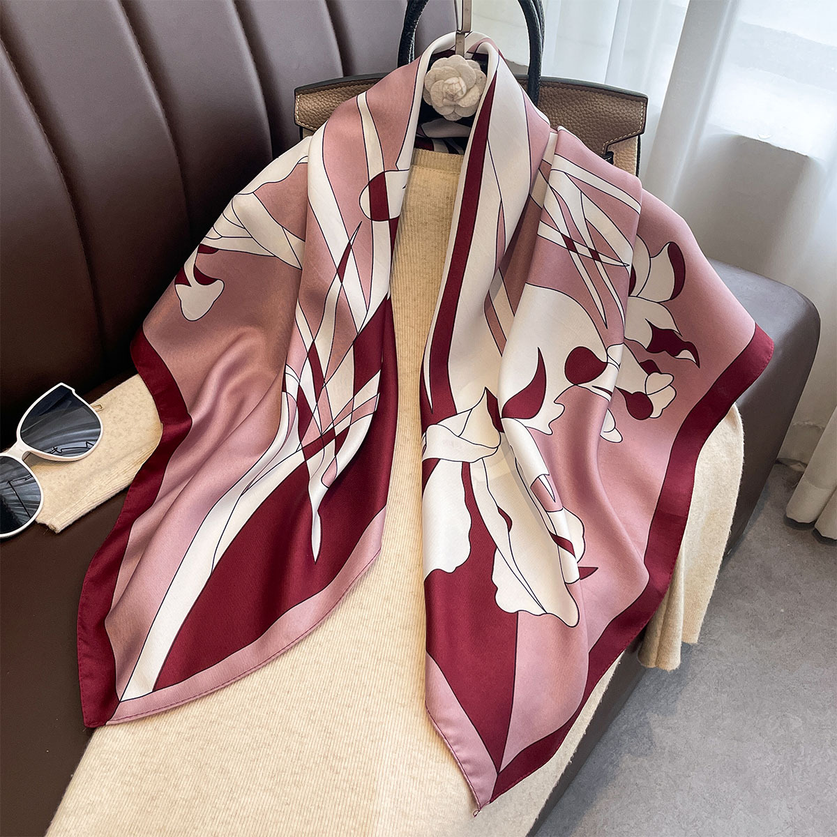Bufanda cuadrada de lujo de 90 - Ascot Neck Scarf reseña y precio